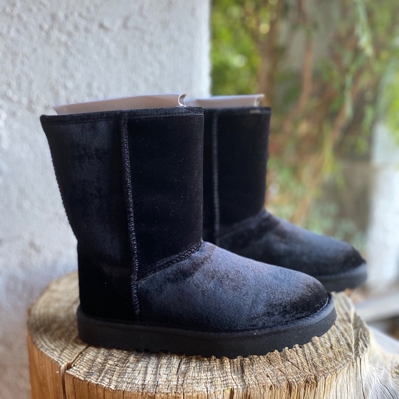 UGG BLACK CLASSIC SHORT VELVET SIZE 7 - Picture 4 of 7